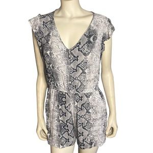 Snake/Reptile Print Gray Romper By Sanctuary Size Large